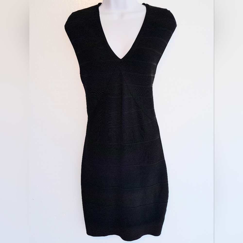 Black V-Neck Sleeveless Knit Dress